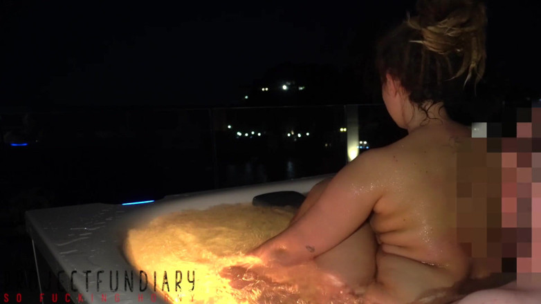 Projectsexdiary: Riskli jakuzi havuzda su sıçratarak seks
