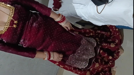 Vamika: 泰米尔人妻已经准备好参加派对了，但她被她的小妞干了