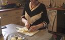 OGyaCouple: Ma femme dans la cuisine et seule à la maison