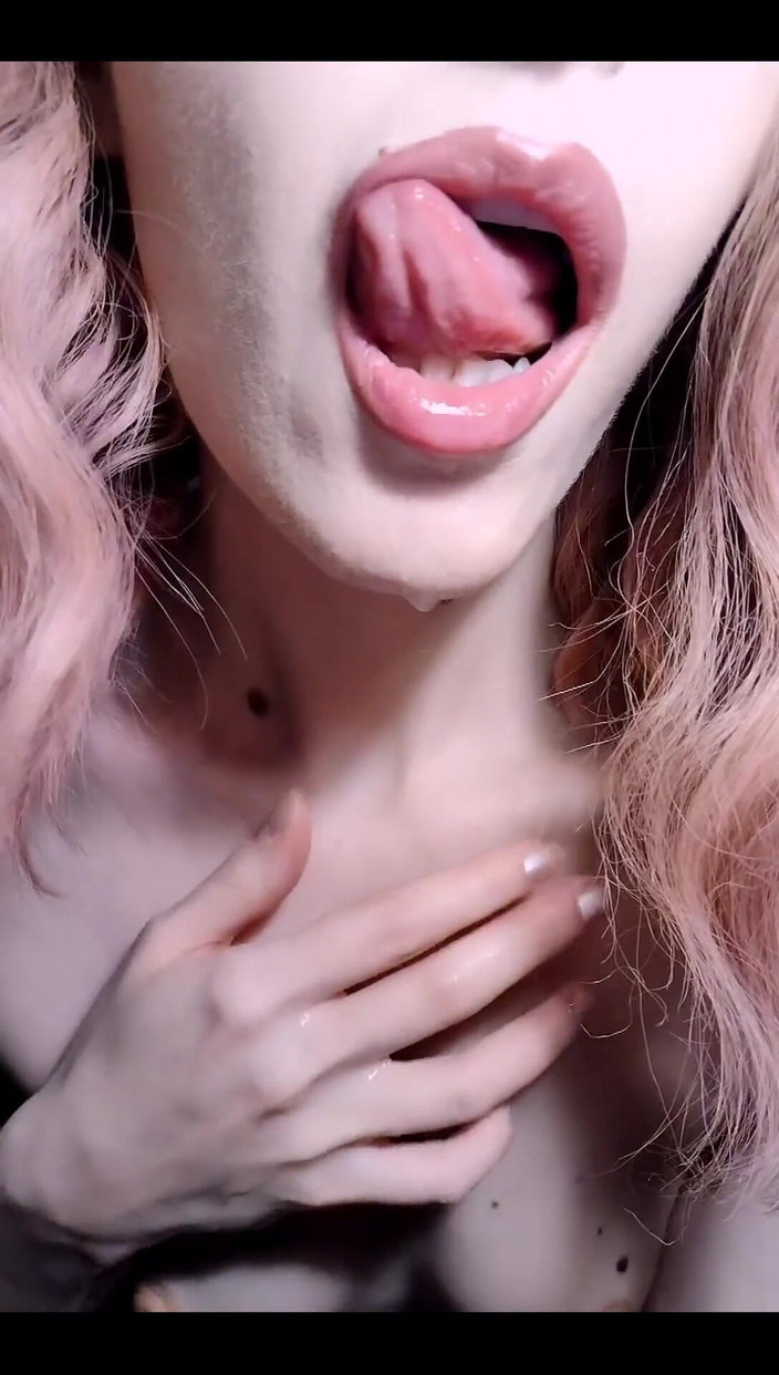 SweetApricott:  Lingua, labbra e saliva