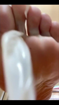 Joi giantess với pov chân và cuck và liếm tinh từ bao cao su