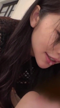 来自快乐垫的超苗条美女，娇小的身体，狂野的激情，满足保证