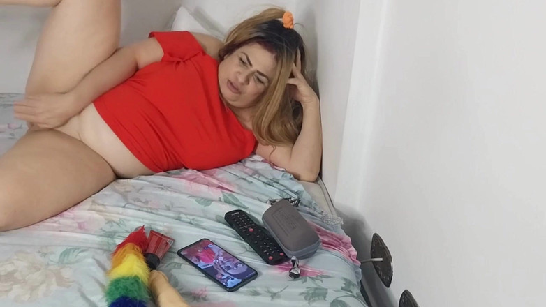 Vivi guedez: Pakaian dalam yang sangat berani untuk hakim kami.