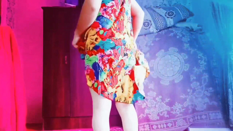 Kitty_Cross: Sevimli kadın kıllı aksesuarlarla eğleniyor