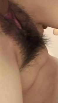 Orientální krása scéna-2 trojka s japonskou ženou a její sexuální hračky končí dvojitým creampie