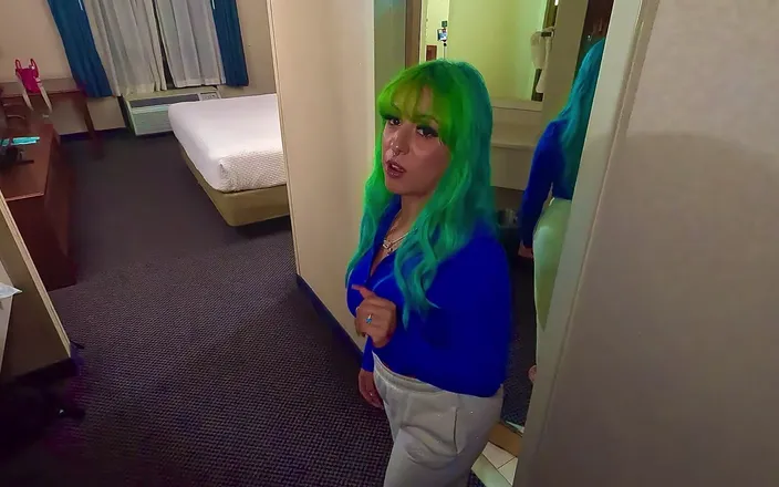 Spanishxbarbiie: 5 Star Massage!!