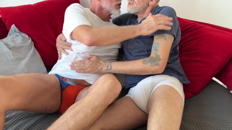 Monster Dick Hunters: Doppio problema con il patrigno
