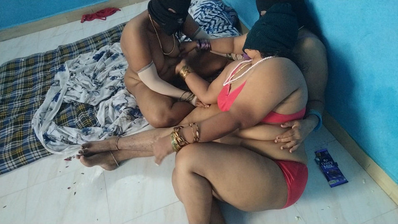 Tamil lesbian: Лесбійська гаряча розмова після finguring