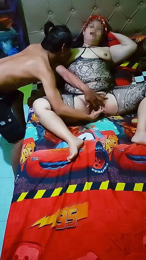 my_wife_chubby: Mătușă sexy dolofană cu corp în ciorapi