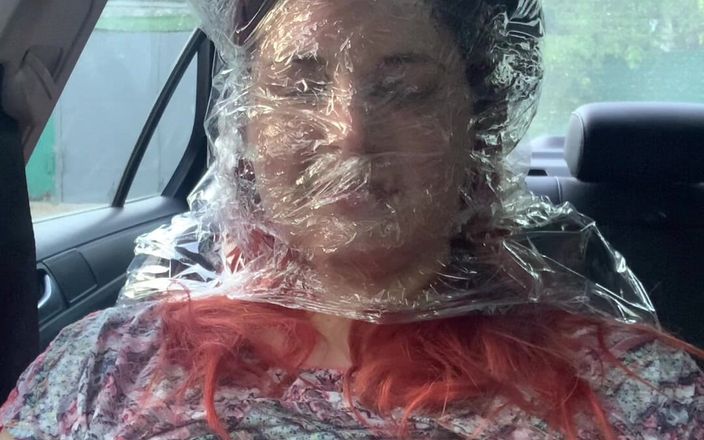 Elena studio: Plastic wrap ademspel in auto buitenshuis