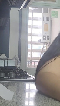 Matrigna culona e culo grosso, solo fan al rallentatore, sesso in cucina