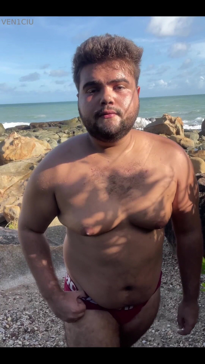 VEN1CIU: Ed sono andata a masturbarmi in spiaggia