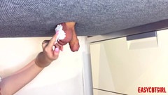 AnnyCandyPainboy: Älskarinna rakar sin slavs bollar på mjölkbrädet Easycbtgirl