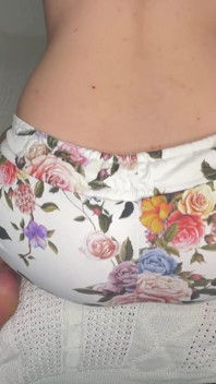 Sesiune de pârțuri cu bunicuțe florale