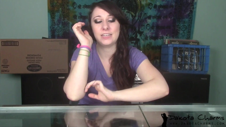 Dakota Charms: Haha ton pénis est petit