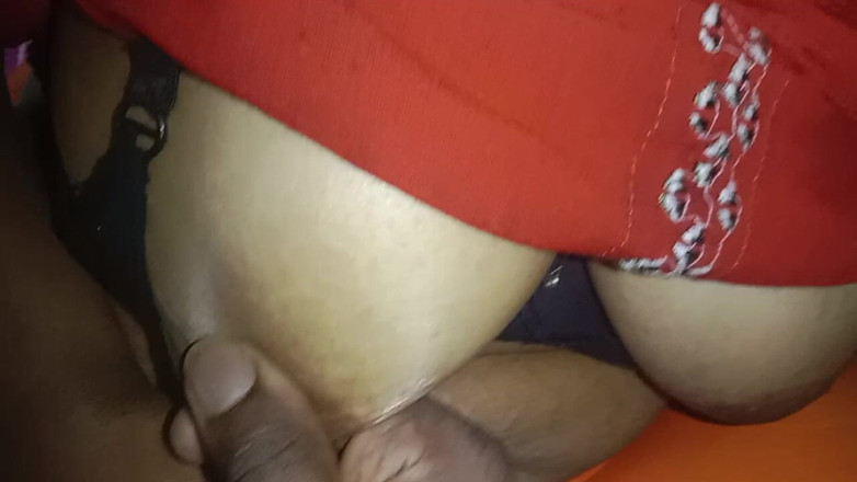 Tamil Anti Uma: Die stiefmutter meines nachbarn rief mich an und bat mich,...
