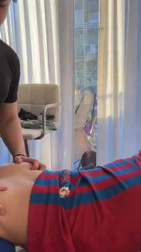 Můj kamarádův penis, můj zadek má moc rád...