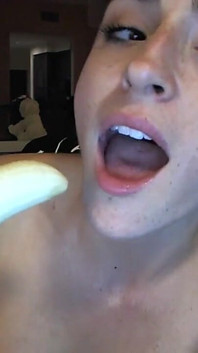 Cleo Banana Sex oralny