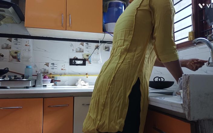 GlamorousBow9: India mucama tía culona chupando y sexo anal con propietario