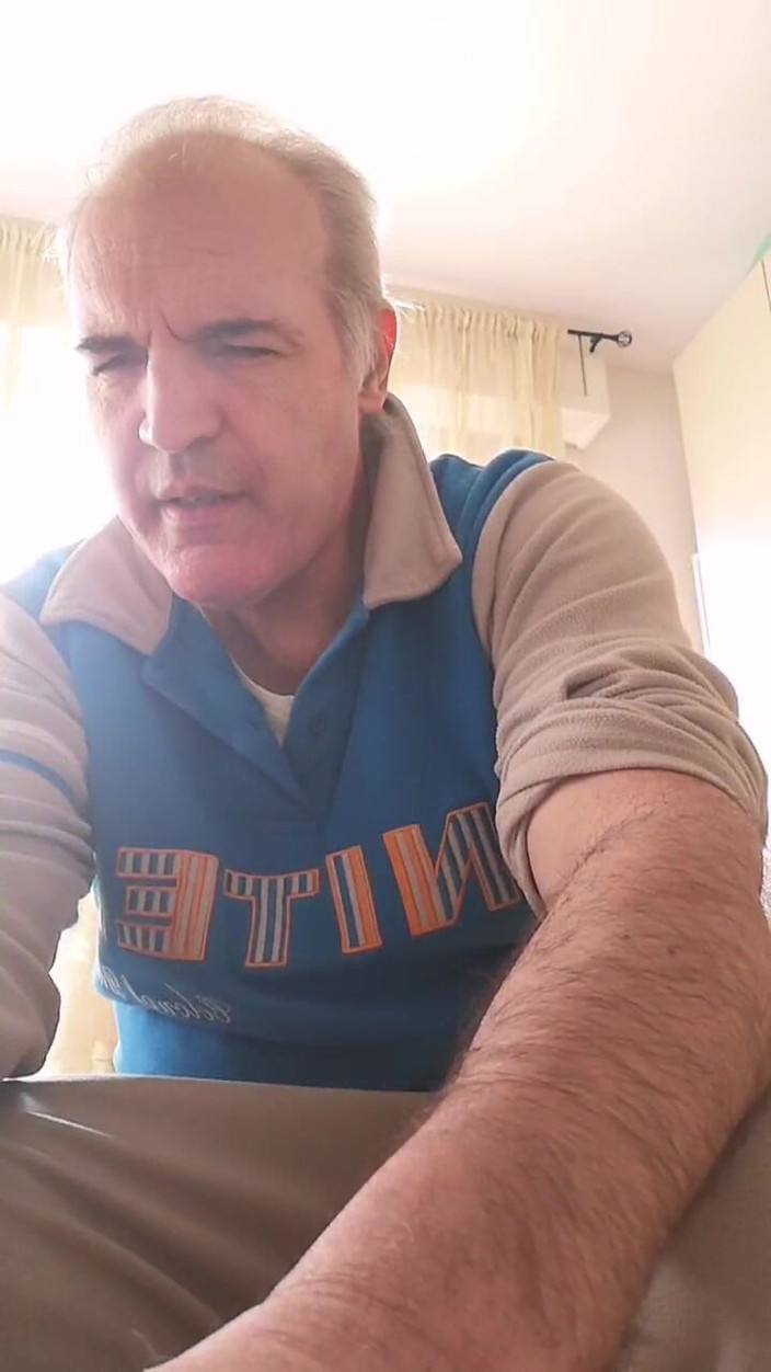 Setesesso7: Slyšíš zvuk mé ruky, jak se třese po mém tvrdém,...