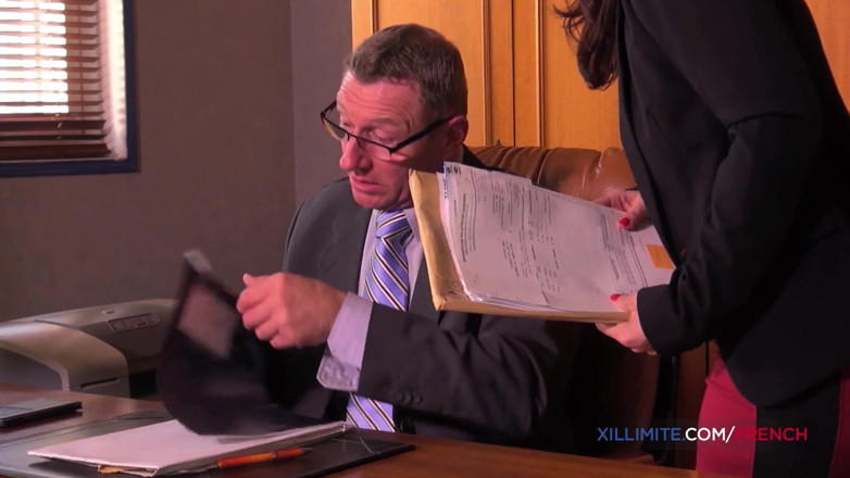 French girls at work: Jessie Volt, de ondeugende accountant