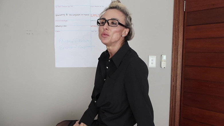 Gianna: Dall'provocazione al vero orgasmo sul tavolo del mio capo