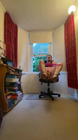 Ava Maxwell: Joi in lichtbruine netkousen (korte Versie)