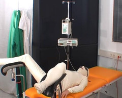 Rubber & Clinic Studio - 1ATOYS: Gummislav - klinikdrömmar