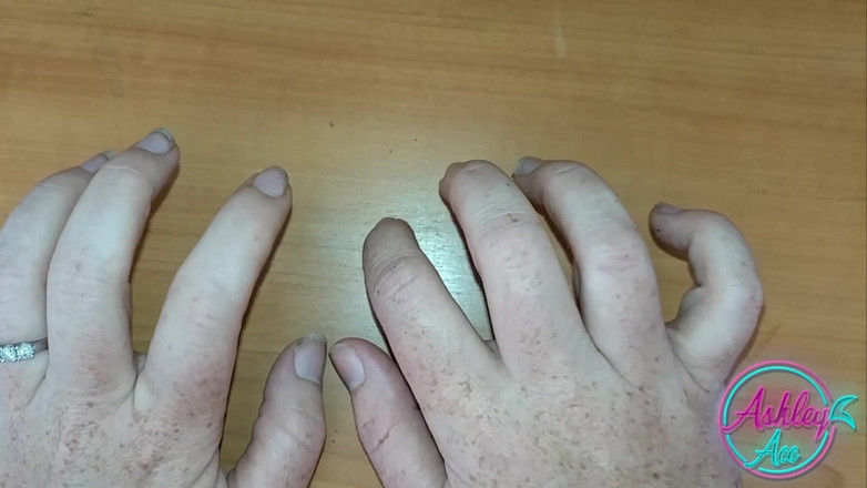 AshleyAce69: 애널을 따먹히는 18세 의붓아들