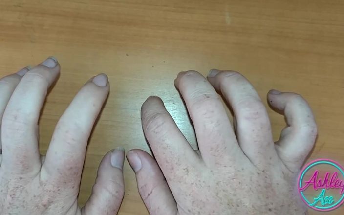Ashley Ace pornstar: Ashley ace fingernail tappt