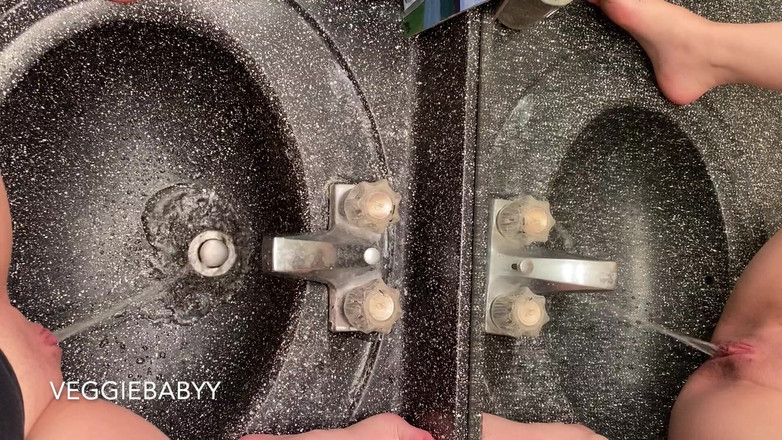 Veggiebabyy: 내 세면대에서 하루 오줌 싸기