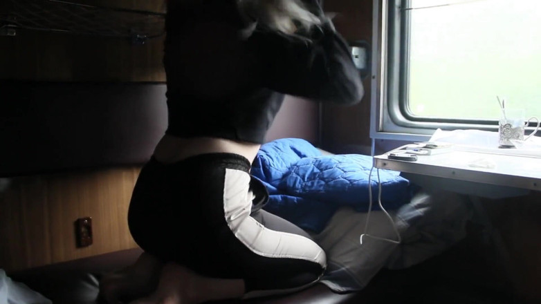 AurelliaCreampie: I caress my breasts and pussy, I want the cock...