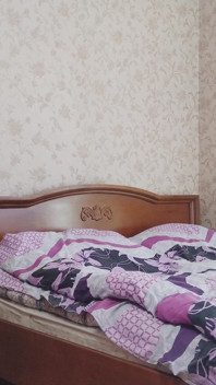 In meinem schlafzimmer zieht sich meine freundin aus und zeigt sich mir