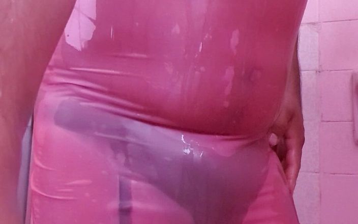 Wet lingerie: Мокреет в платье Ликра и нейлоновом нижнем белье