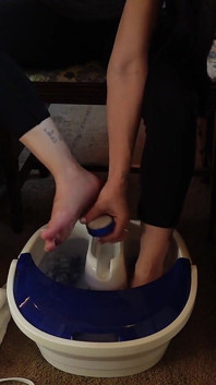 Regardez les suds danser autour de mes semelles minuscules et fatiguées