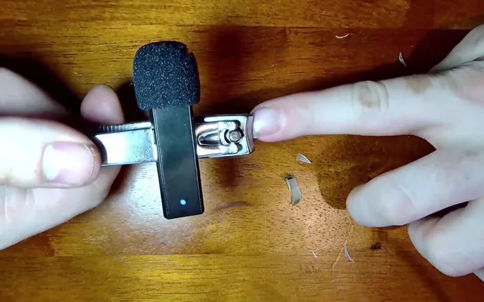 Au79: Clipping My Finger Nails and Testing My New Webcam