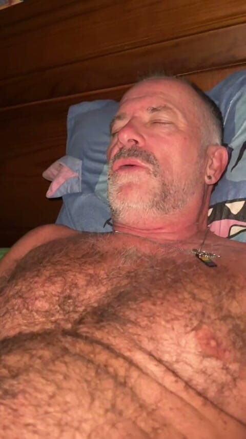 Daddybearvlc: Daddybear уявляючи, як трахає його чувака в дупу