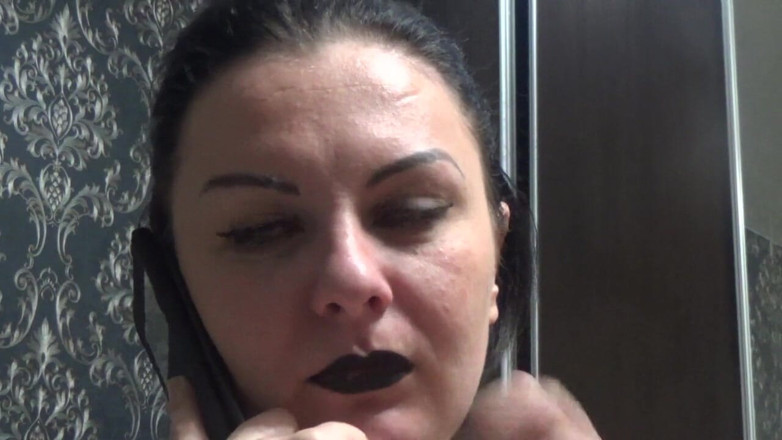 Sexy Milf: Taboo pengasuh untuk awak! semasa bercakap dalam telefon!