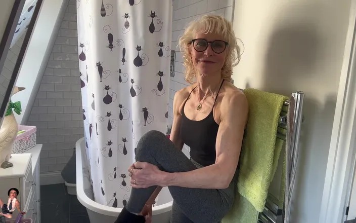 Deeliteful Jacy: April Showers