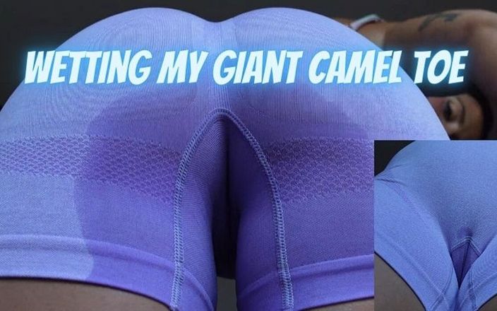 AnittaGoddess: Mojando mi giganta con el dedo del pies de camello