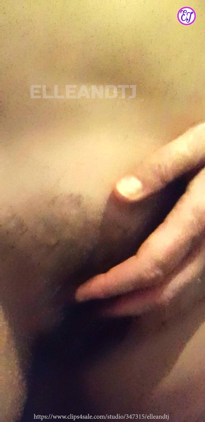 elleandtj: 毛茸茸的熟女手淫