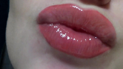 Goddess Misha Goldy: Lips fetish! Kissing! Lips gloss!