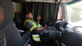 V poledne jsem si vyhonil uvnitř náklaďáku