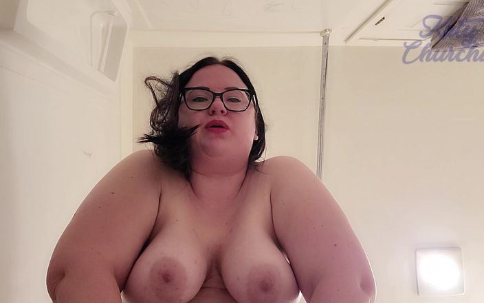 Katy Churchill: 君のバカな顔に小便をするのが大好きです