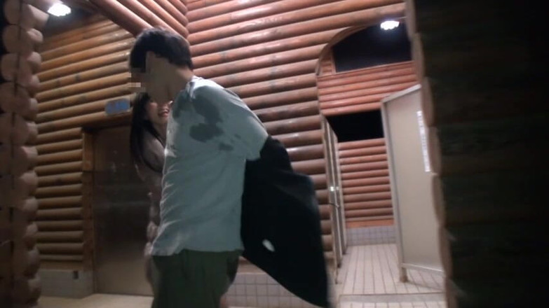 CherryBONBON: Dans un stalle tranquille, elle a chuchoté que c’est sûr,...