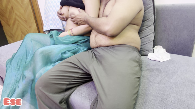 Sammy Sins: Desi manželka byla ošukaná, když sleduje porno sama doma