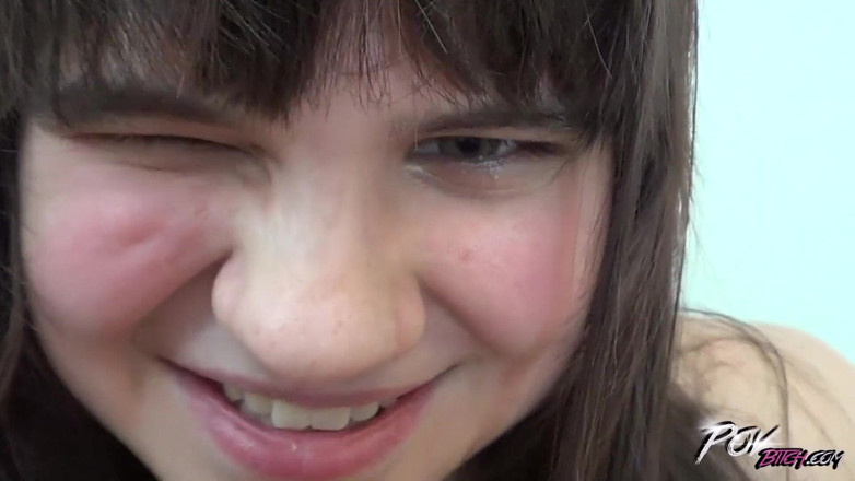 POV Bitch: Baculatá super nadržená holka šuká cizince extrémně tvrdě, aby se jí...
