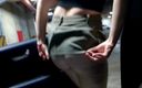 Eliza White: Flash Ass in Public Dare