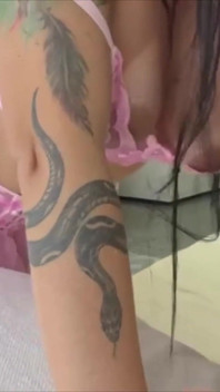 Pantat bahenol cewek sange ini dientot habis-habisan sama kontolku di sofa ruang tamu