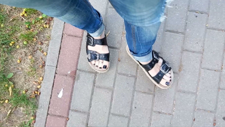 Heelex: Đôi sandal nền tảng gợi cảm